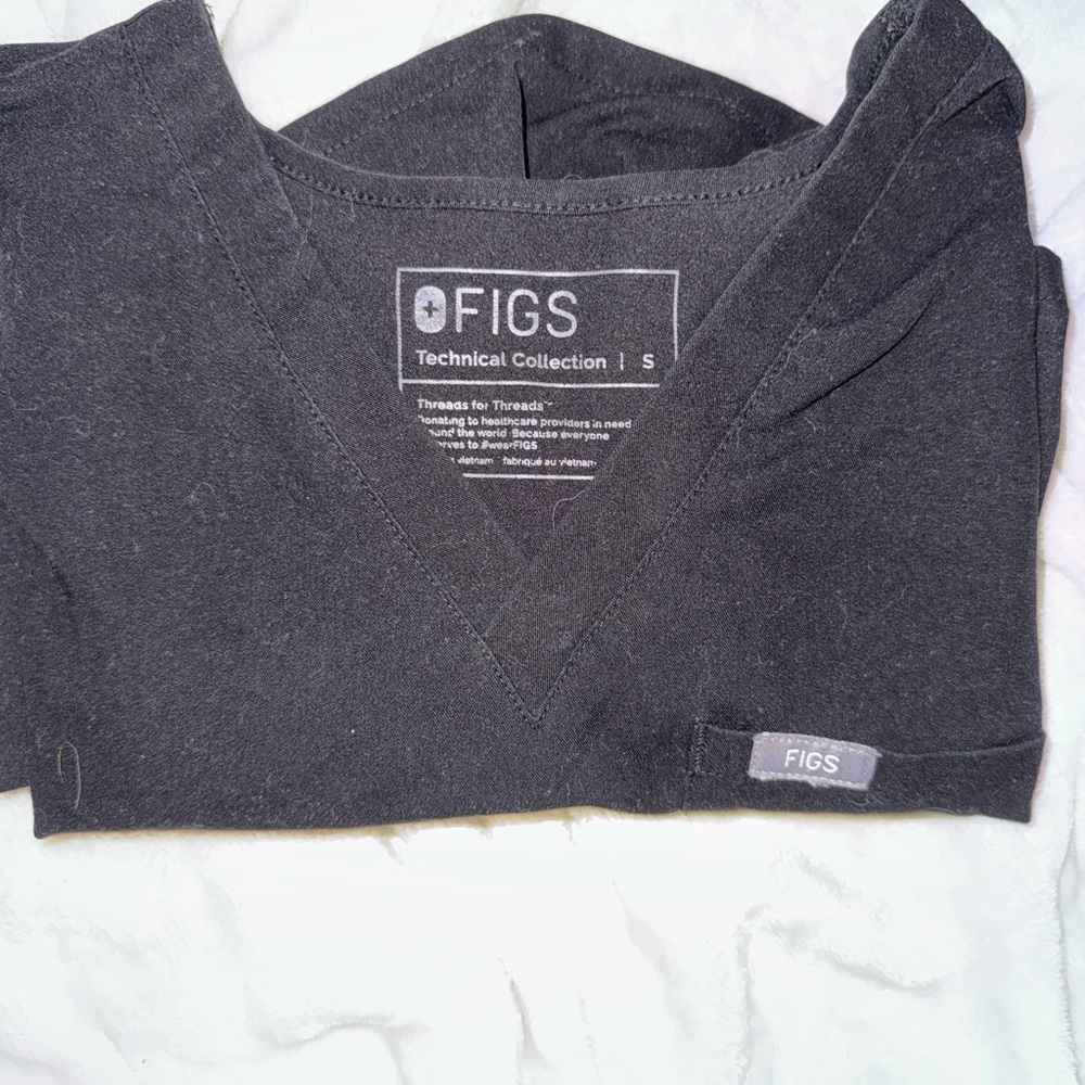 Women’s Figs Black Scrub Top